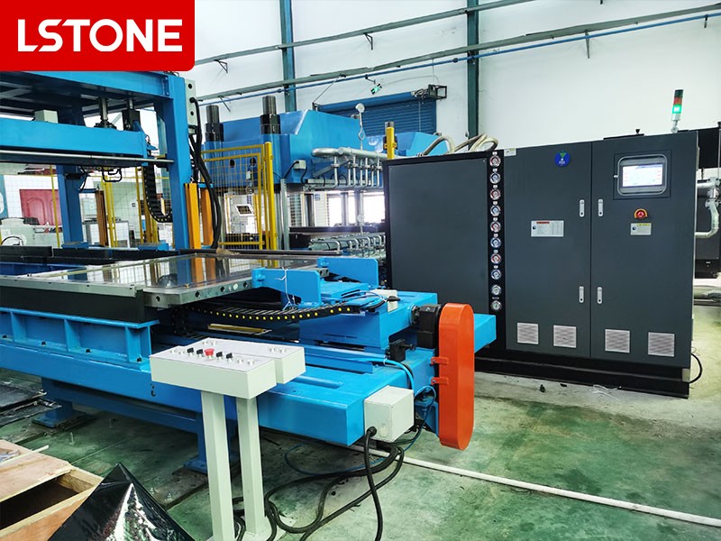 玻璃纖維防護板成型模溫機2