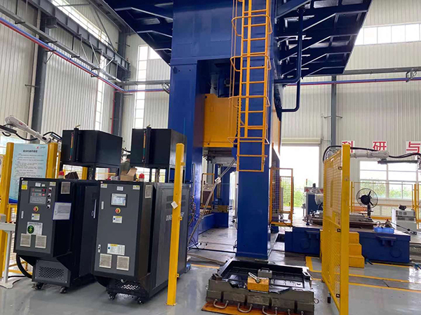 碳纖維模具油溫機2
